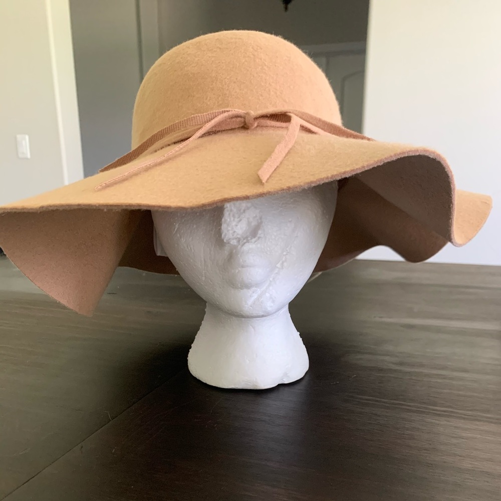 Floppy felt hat
